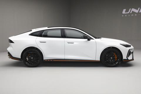 新款长安UNI-V 1.5T车型
