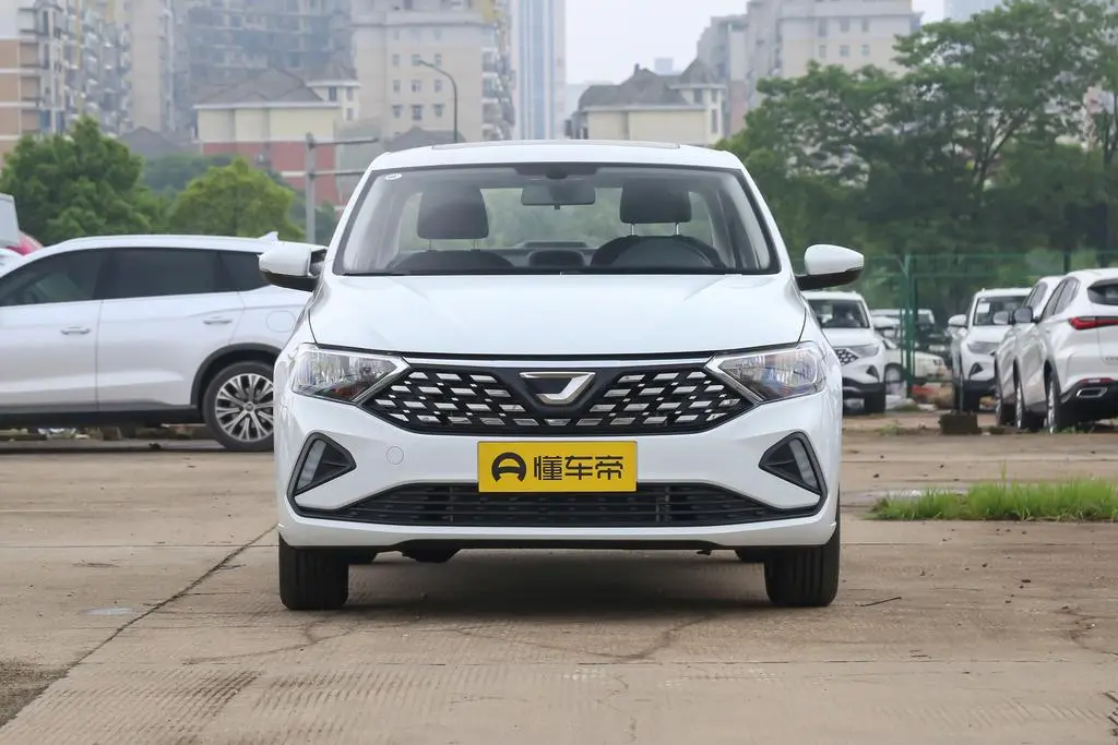 捷达VA3自动荣耀版，NEDC综合油耗5.6L_100km，售9.28万元插图1