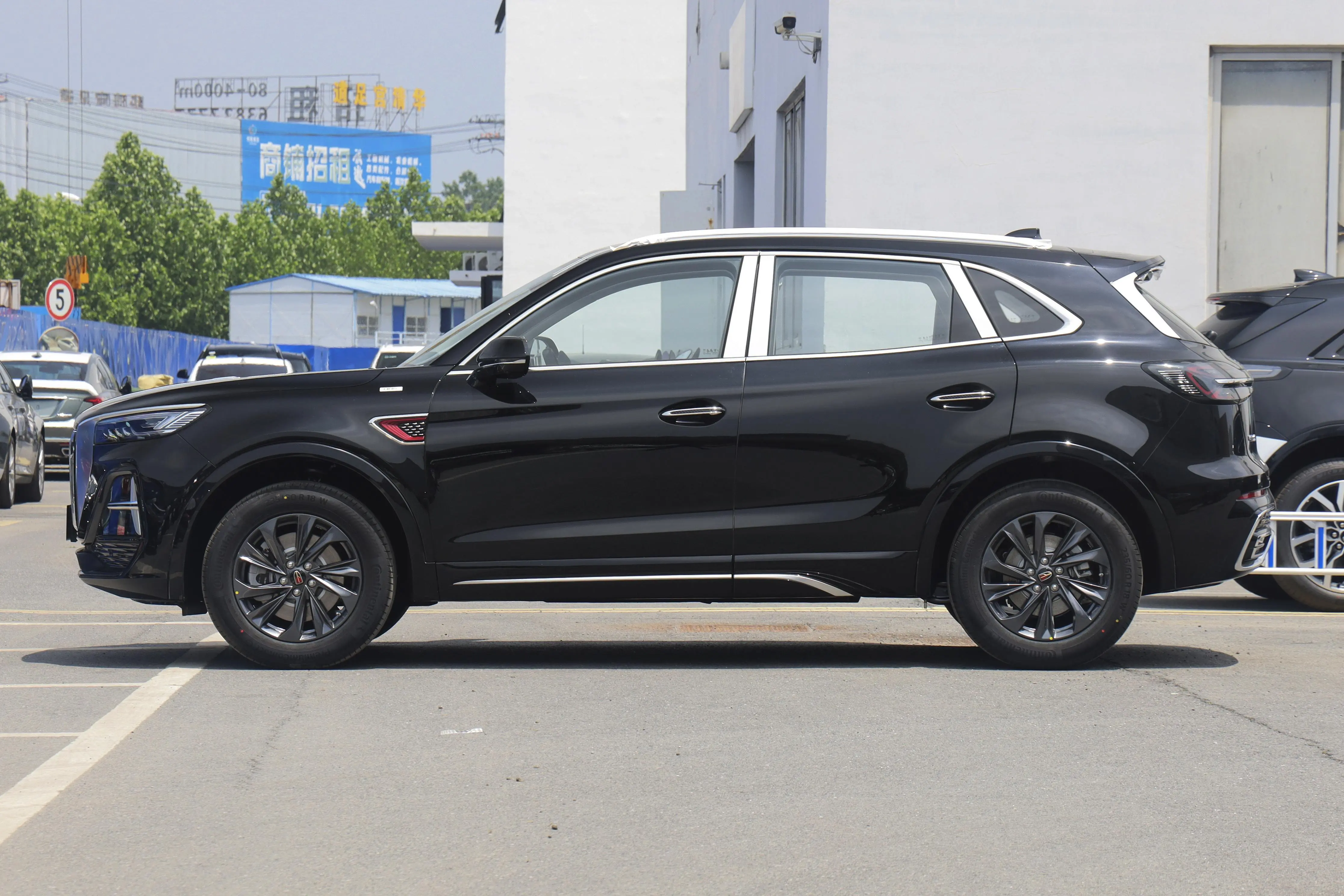 详解5座红旗hs5与7座标致5008购车用车成本_懂车帝