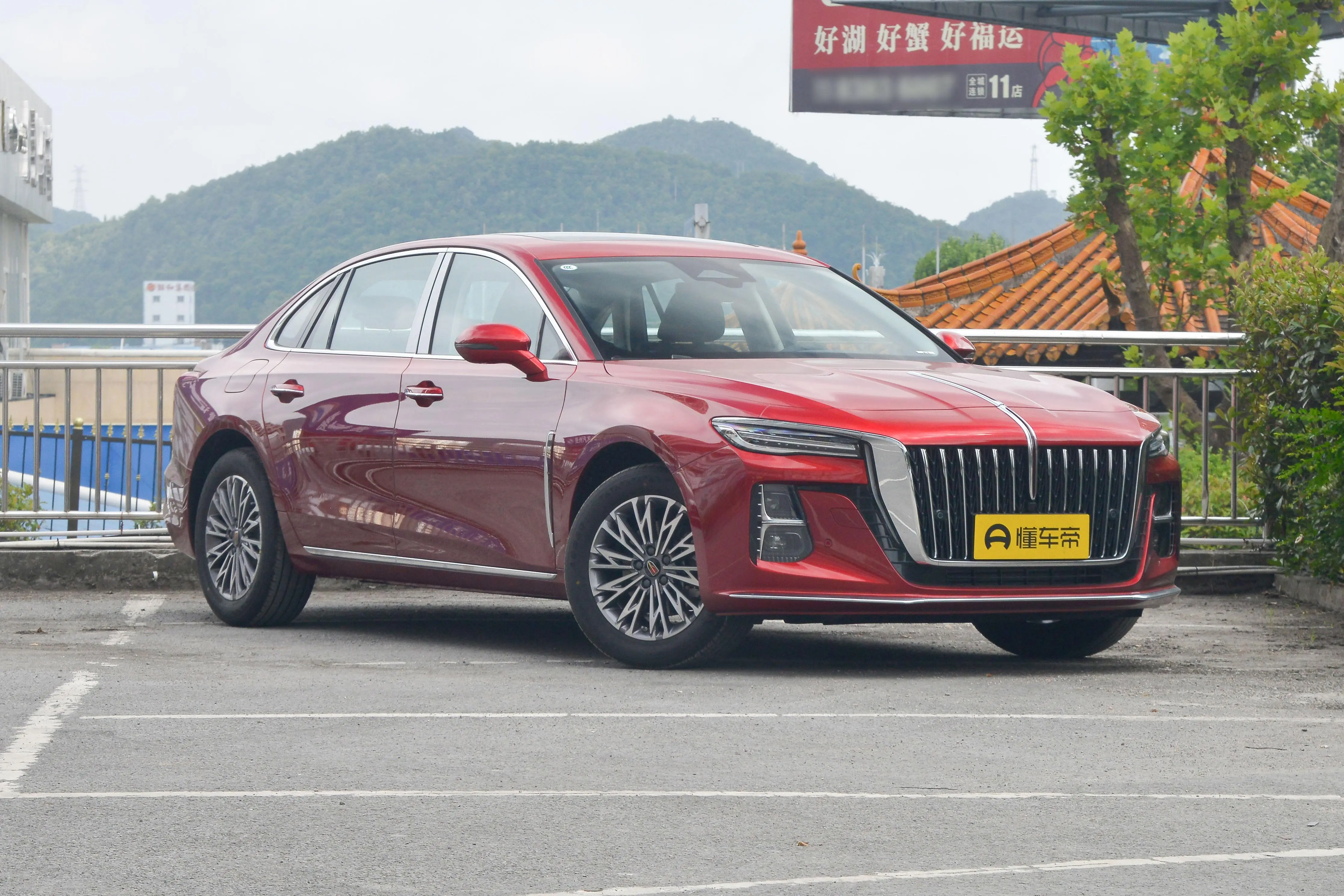 体验红旗h5外观大气动力平顺内饰豪华值得入手吗