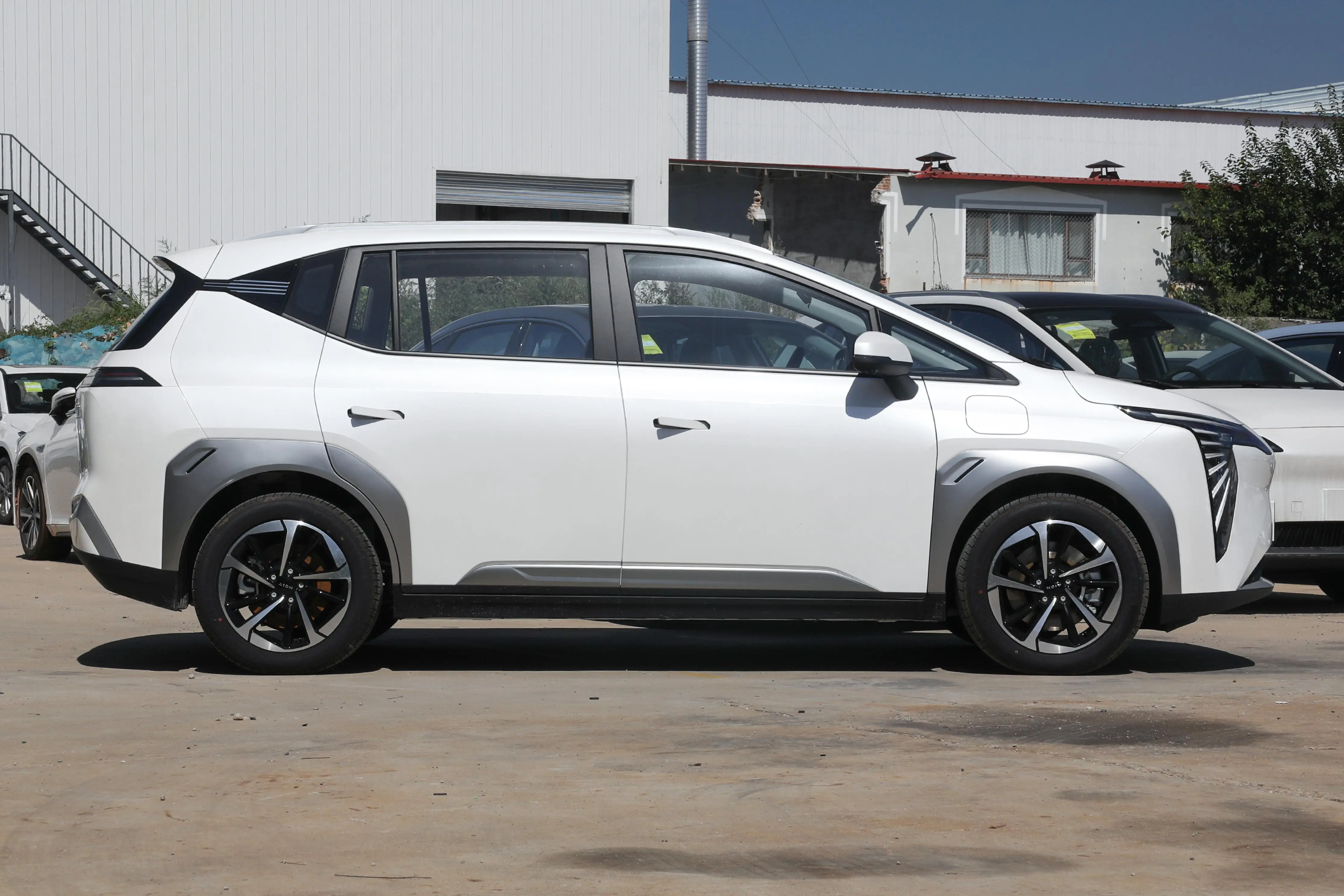 好开舒适,前排可放平,家用买suv看看广汽埃安 aion y,续航610km