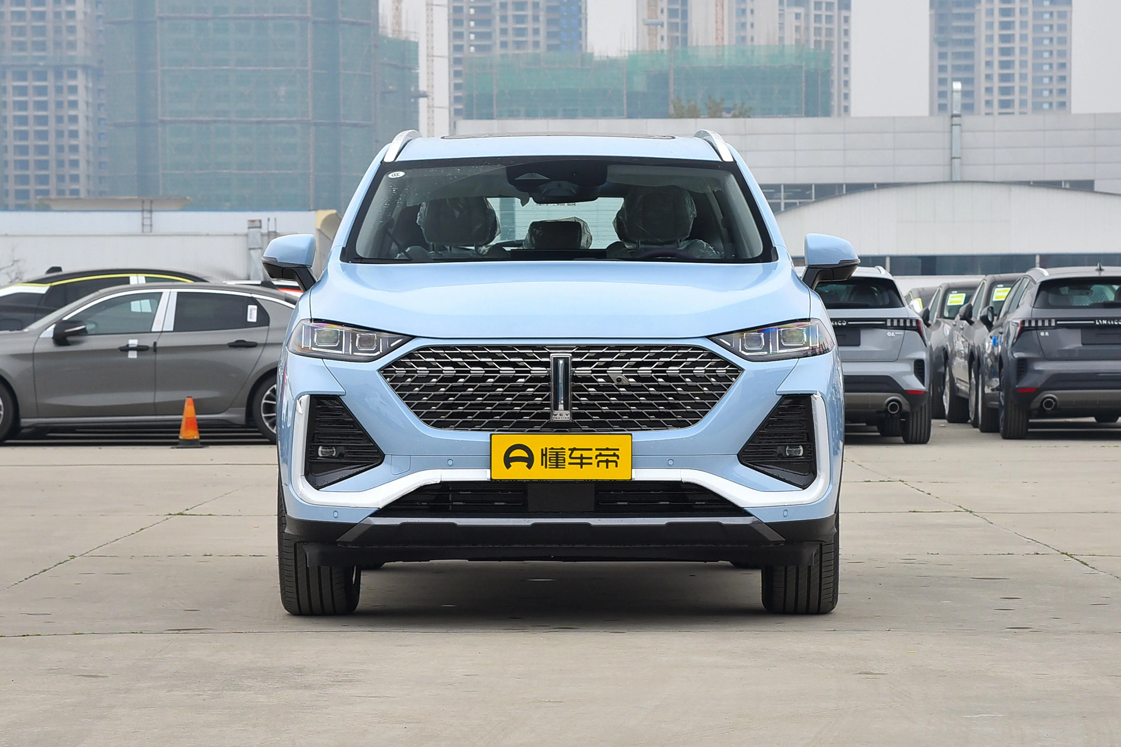 15.98万起售的SUV，7.5秒可破百，油耗低至4.9L，带你看看拿铁DHT插图