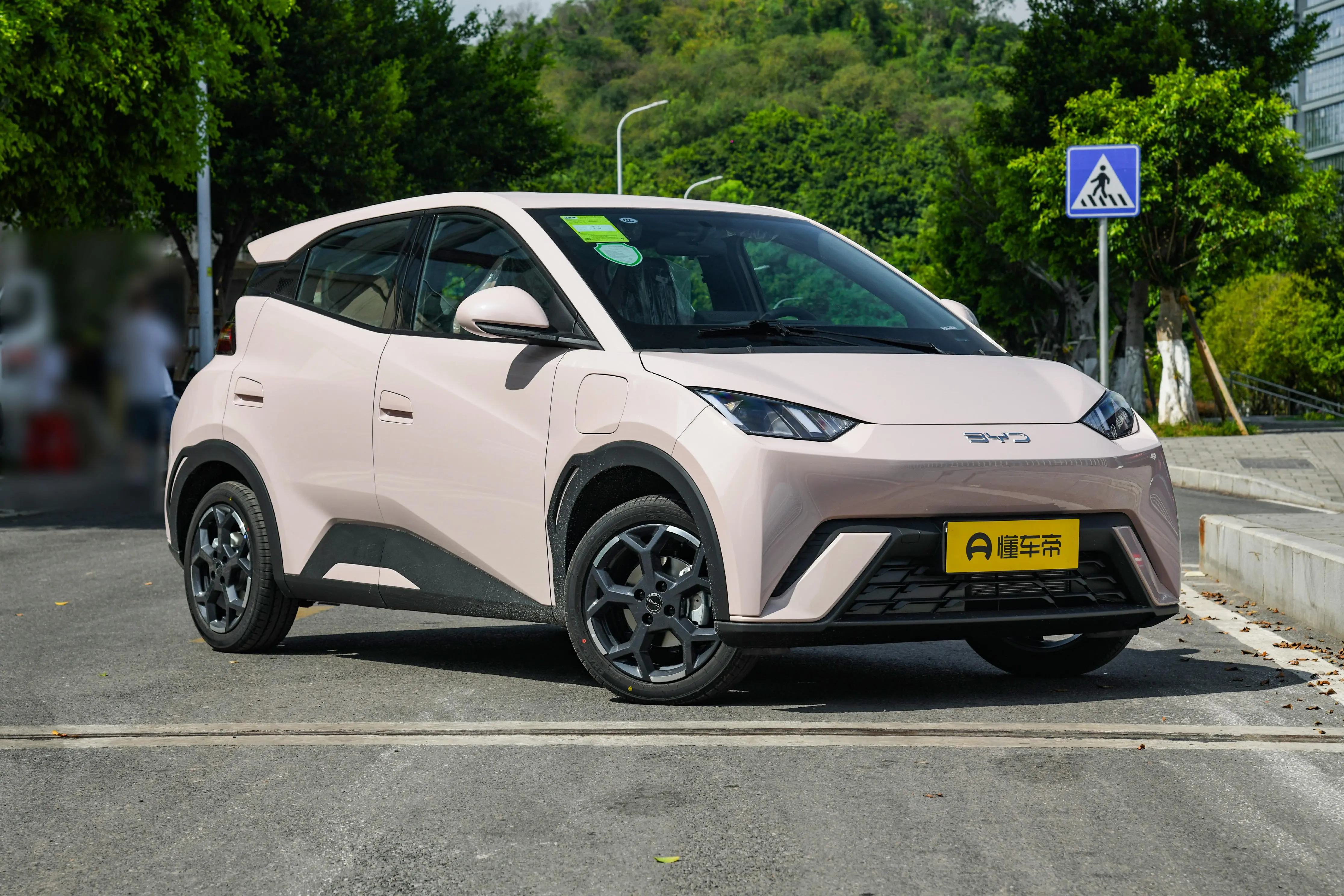 新款比亚迪海鸥售698万起配置升级续航305405km