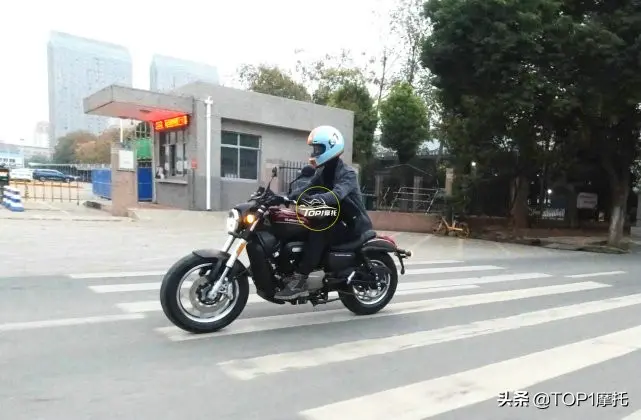 静若绅士 动若脱兔 QJMOTOR闪300S简单试驾插图7