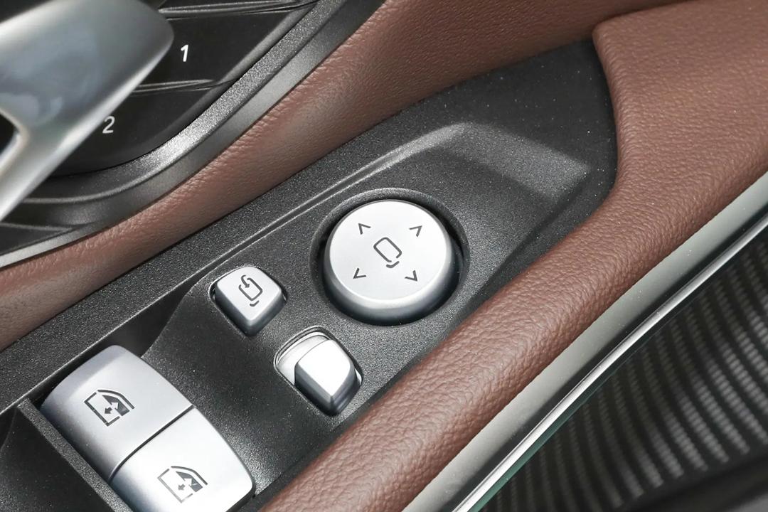 欢动 2009款 1.6L CVT豪华型外后视镜功能_玻璃/后视镜_图1