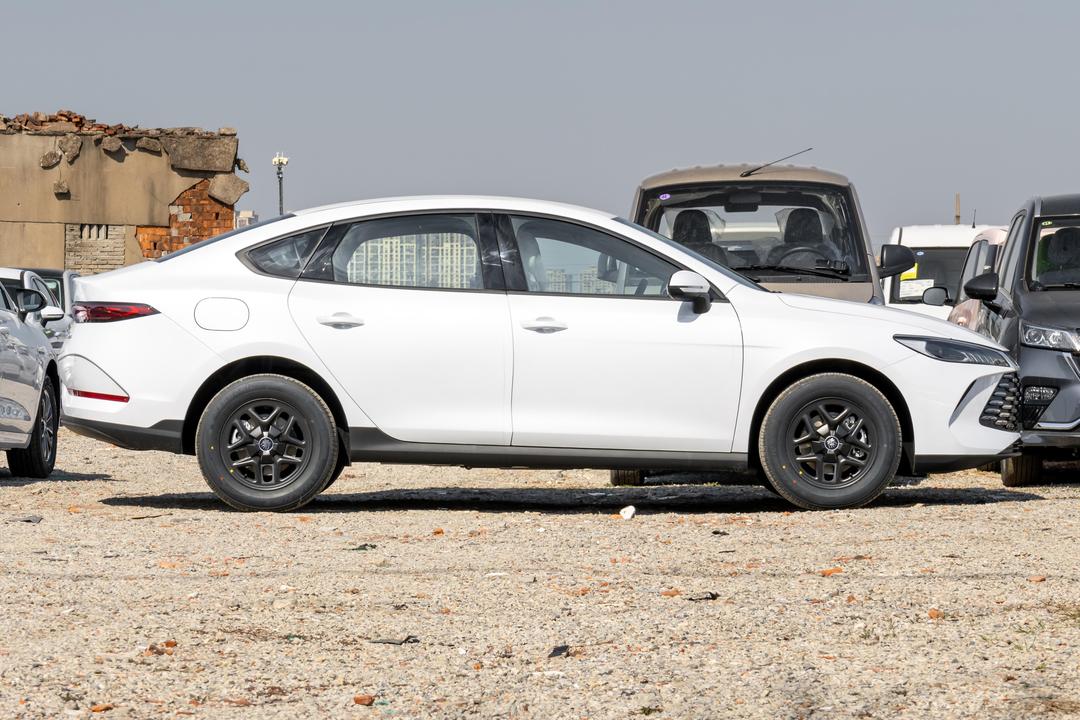 BYD Qin PLUS DM 2026, фото 8