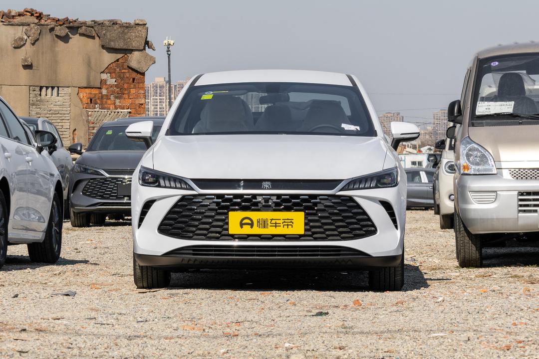 BYD Qin PLUS DM 2026, фото 2