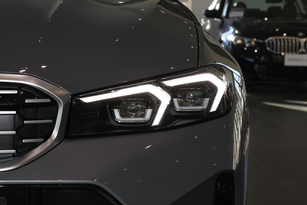 BMW 3 Series 2026, фото 11