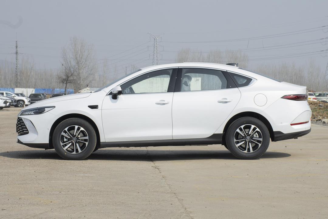 BYD Qin PLUS DM 2026, фото 4