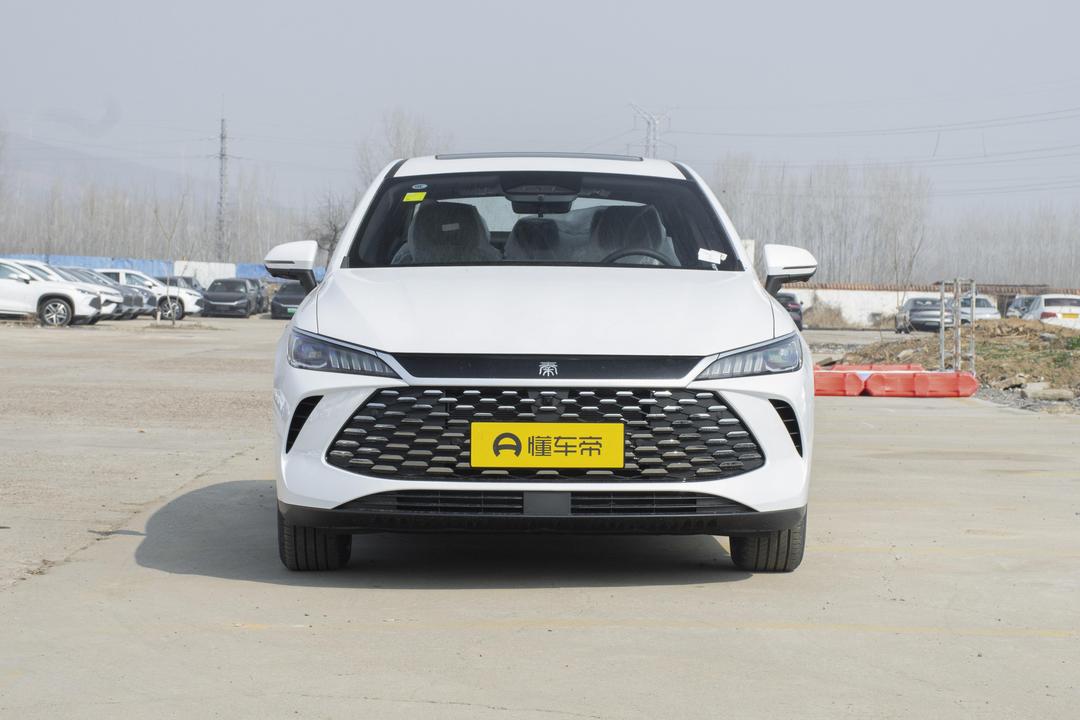 BYD Qin PLUS DM 2026, фото 2