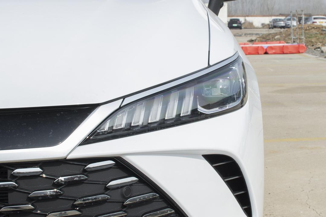 BYD Qin PLUS DM 2026, фото 11