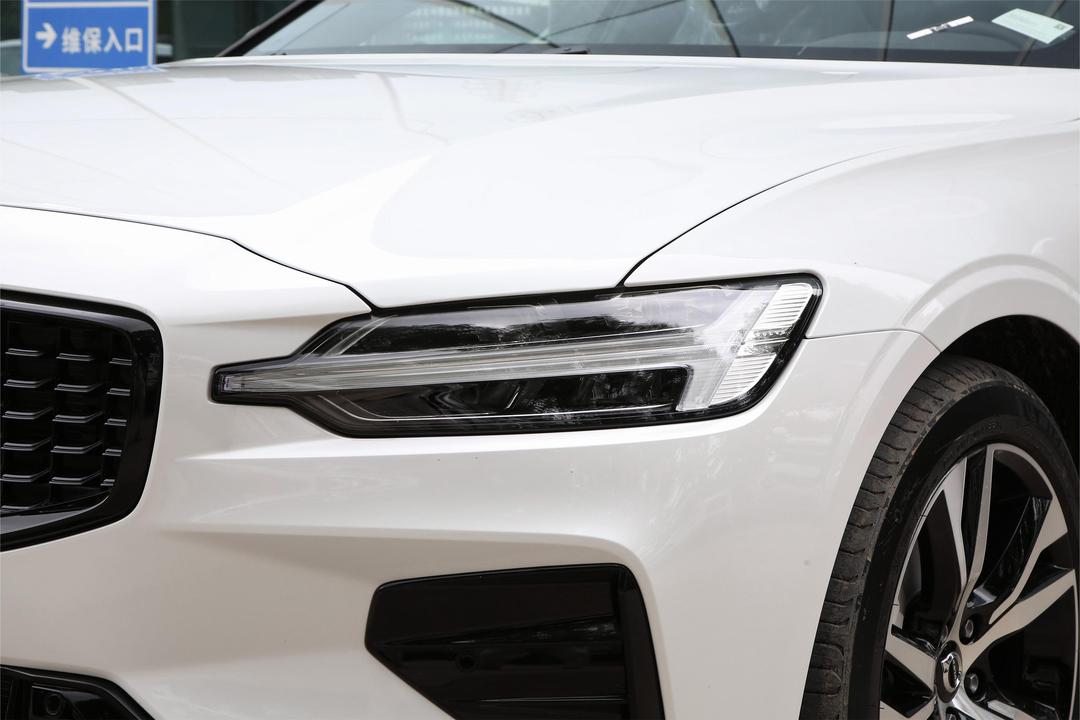 Volvo S60 2026, фото 13