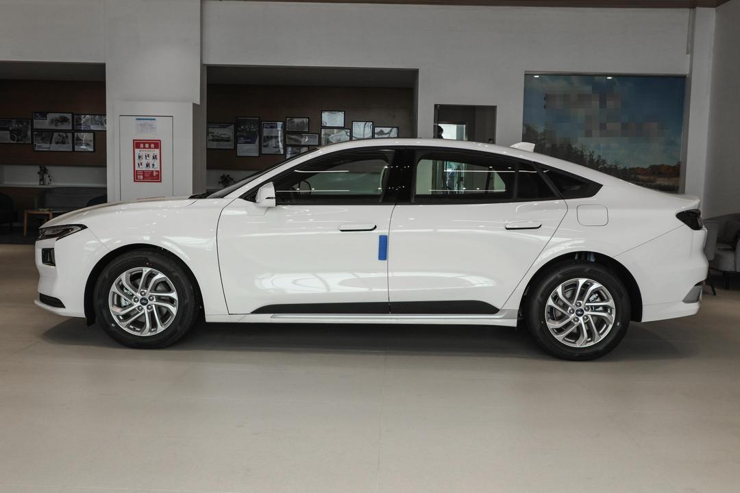 Ford Mondeo 2026, фото 4