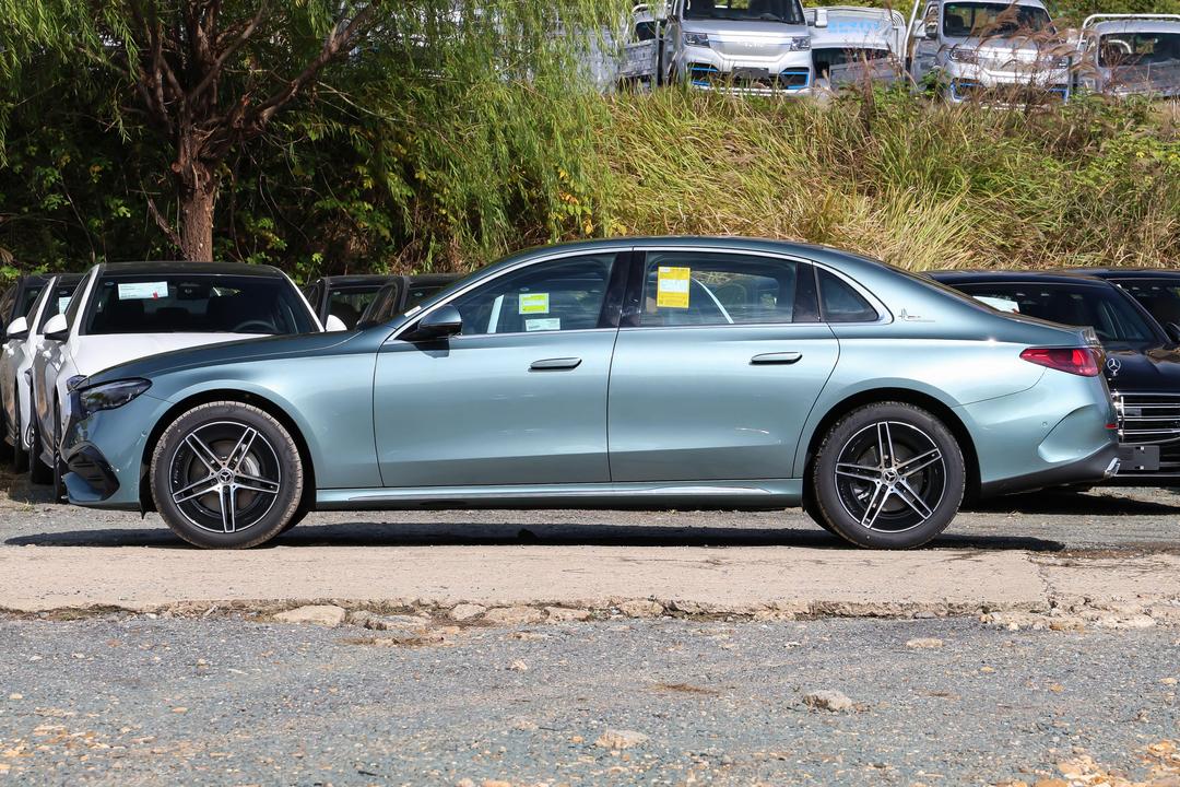 Mercedes-Benz E-Class 2026, фото 4