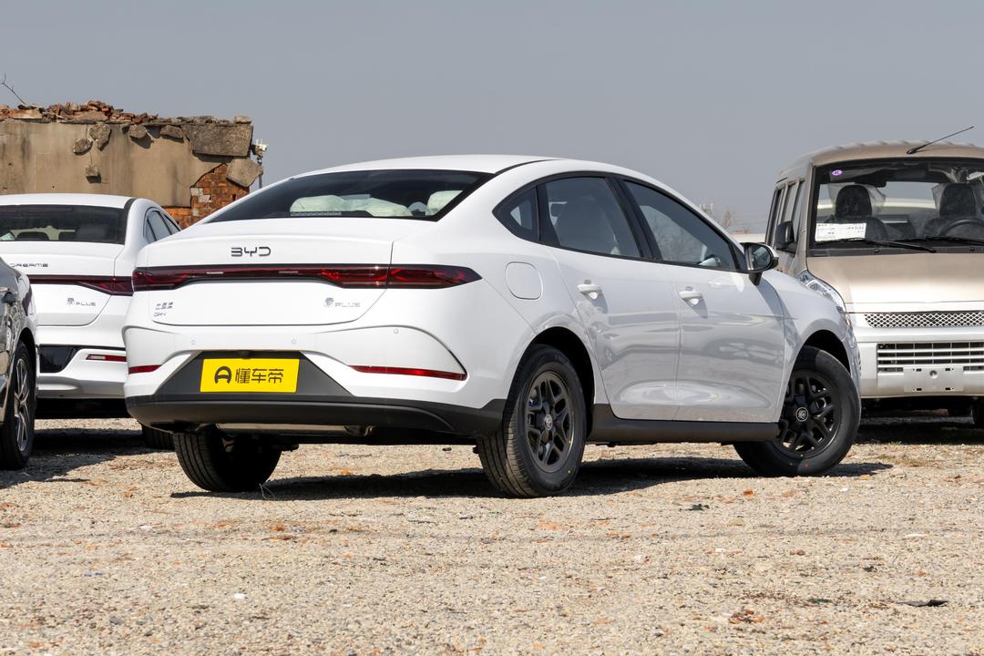 BYD Qin PLUS DM 2026, фото 7