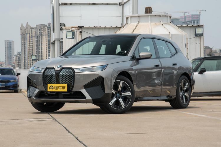 2023 xDrive40