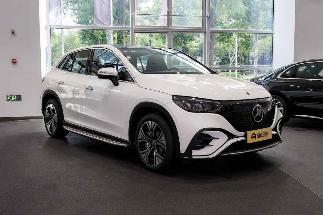 Mercedes-Benz EQE SUV 2026, фото 3