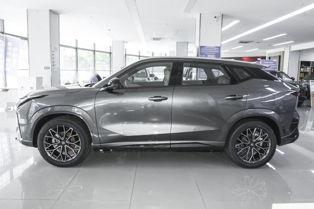Changan UNI-Z PHEV 2026, фото 4