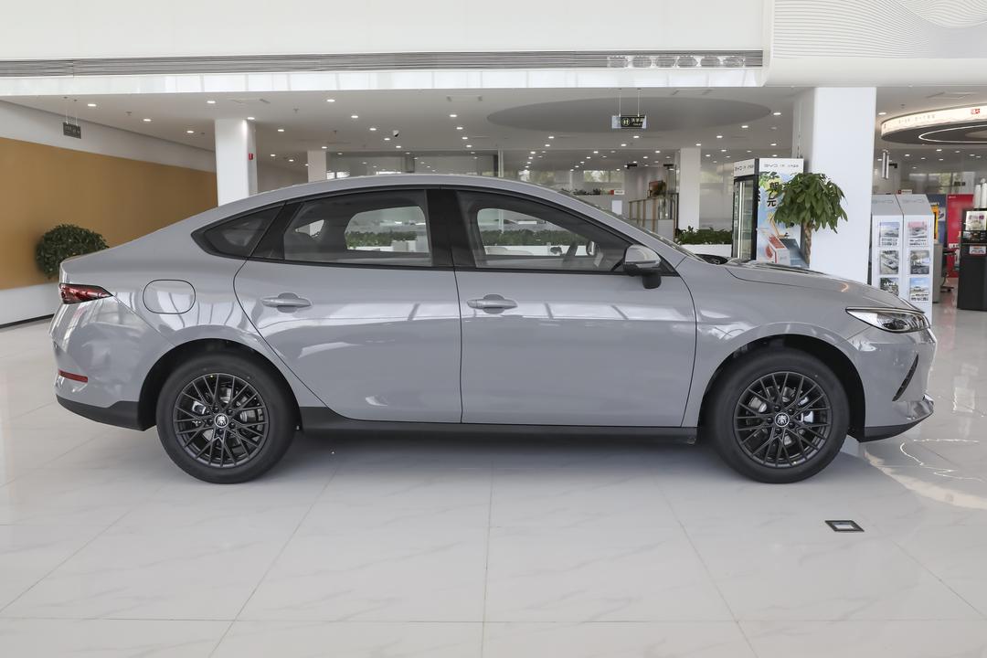 BYD Qin PLUS EV 2026, фото 8