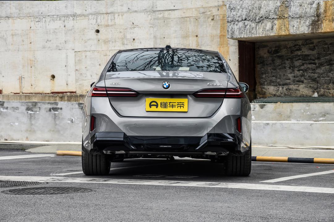 BMW 5 Series 2026, фото 6