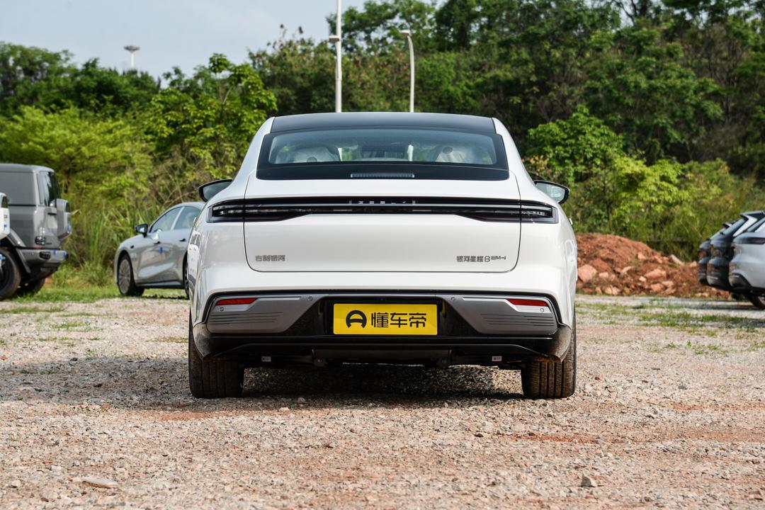 Geely Starlight 8 PHEV 2026, фото 6