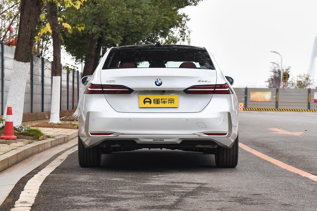BMW 5 Series 2026, фото 6
