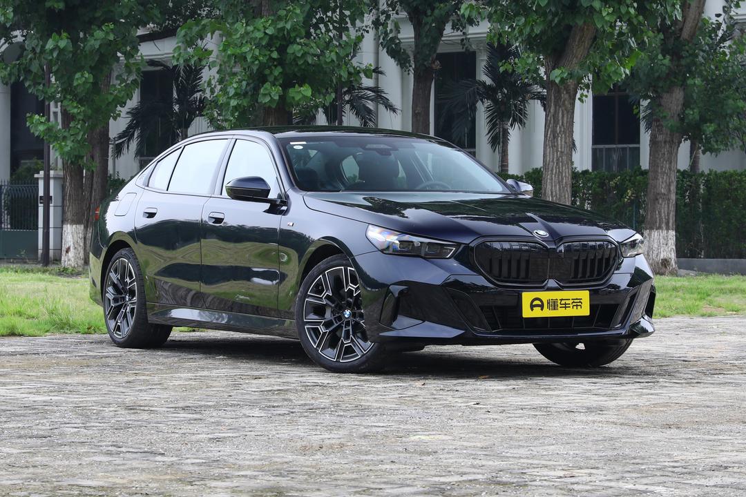 BMW 5 Series 2026, фото 3