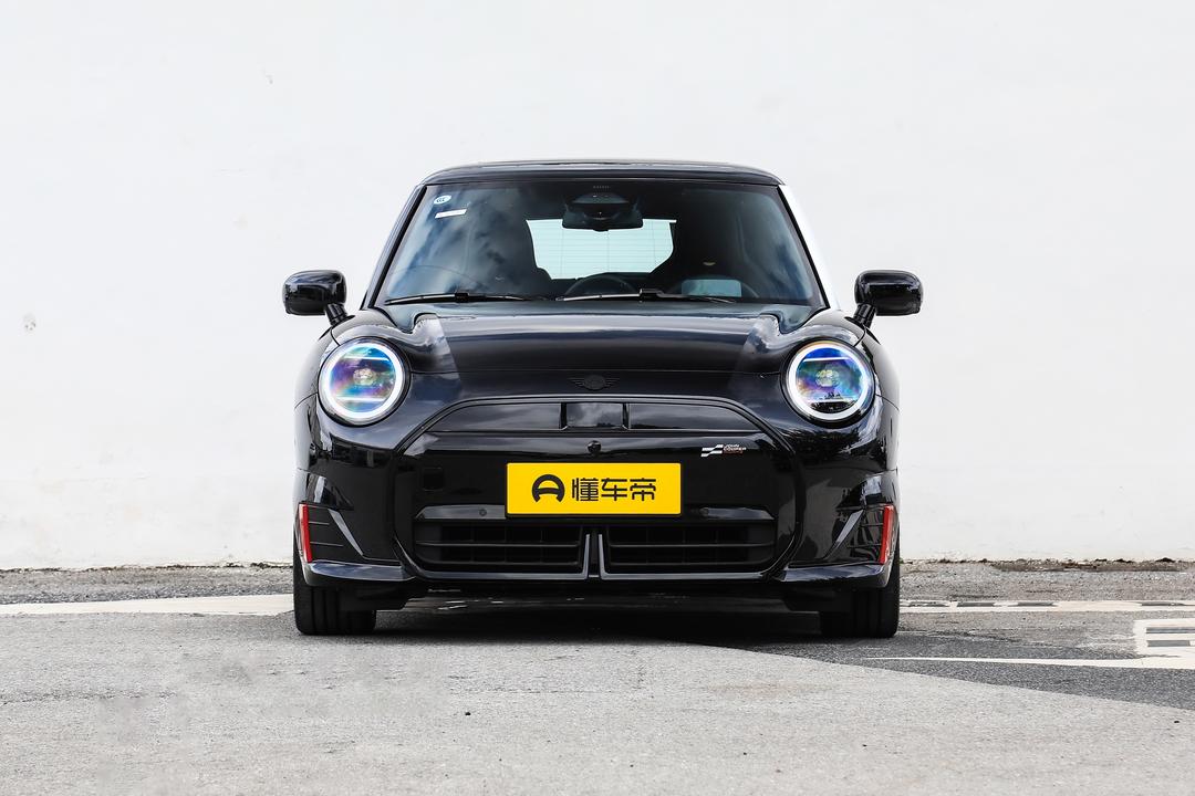 MINI JCW EV 2026, фото 2