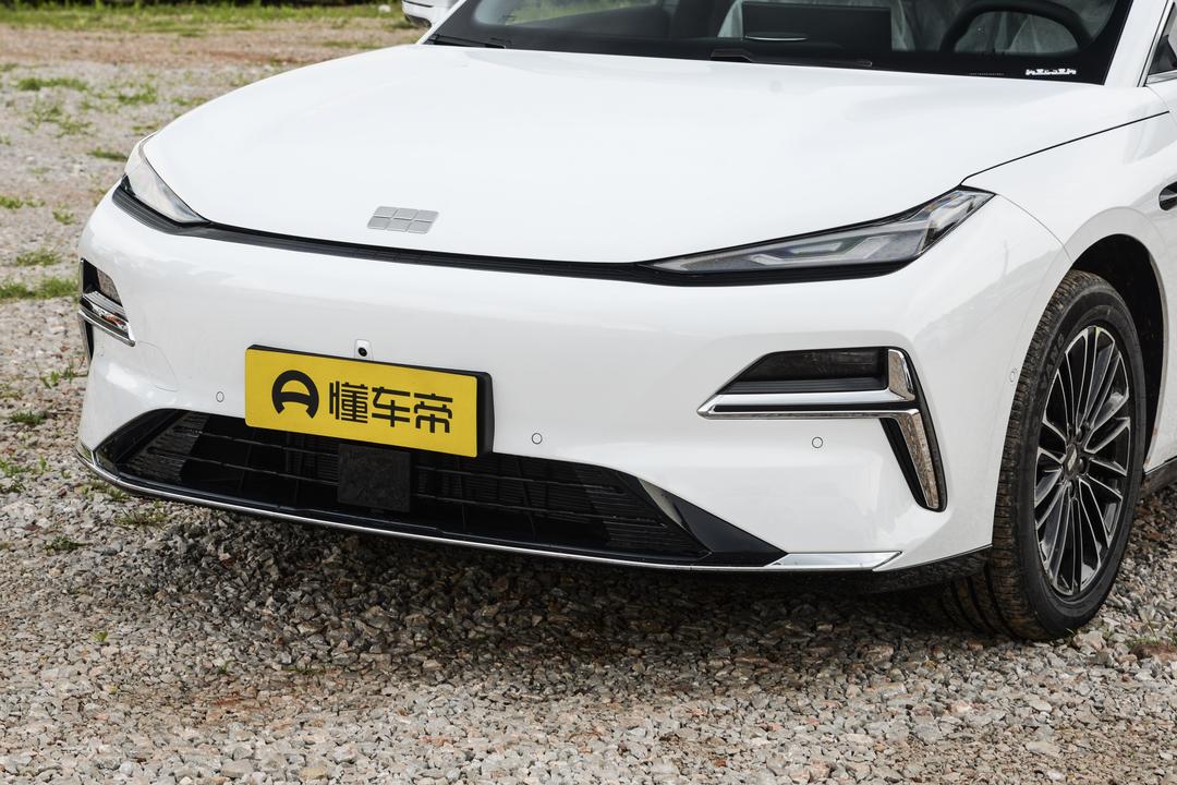 Geely Starlight 8 PHEV 2026, фото 9