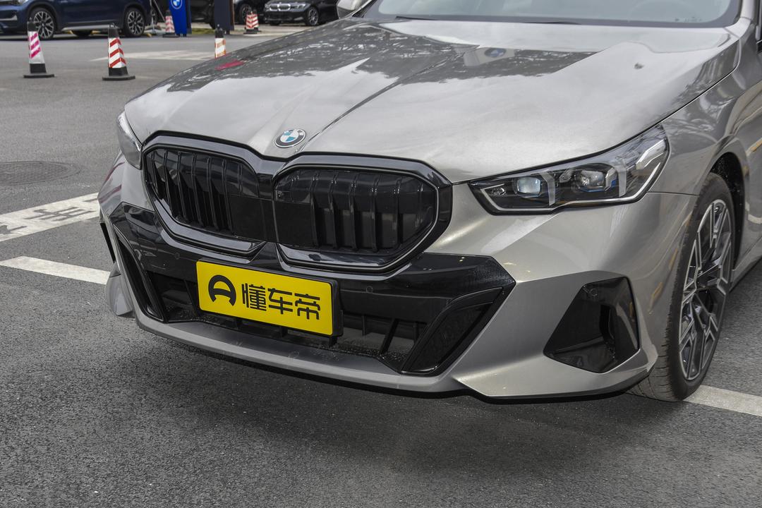 BMW 5 Series 2026, фото 9