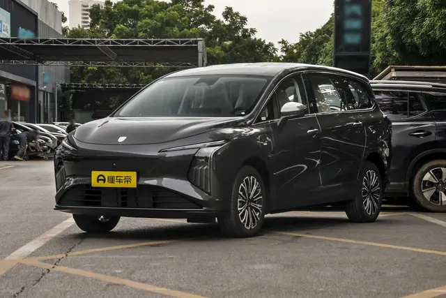 Dongfeng V6 2026 — купить из Китая под заказ