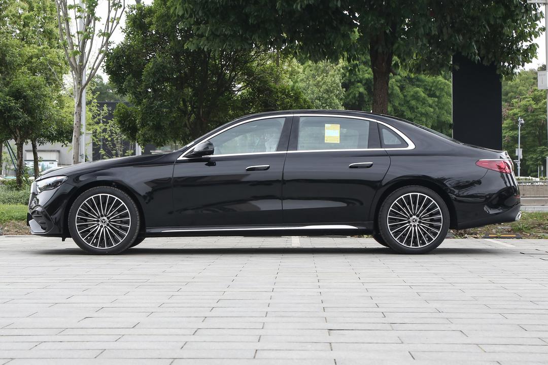 Mercedes-Benz E-Class 2026, фото 4