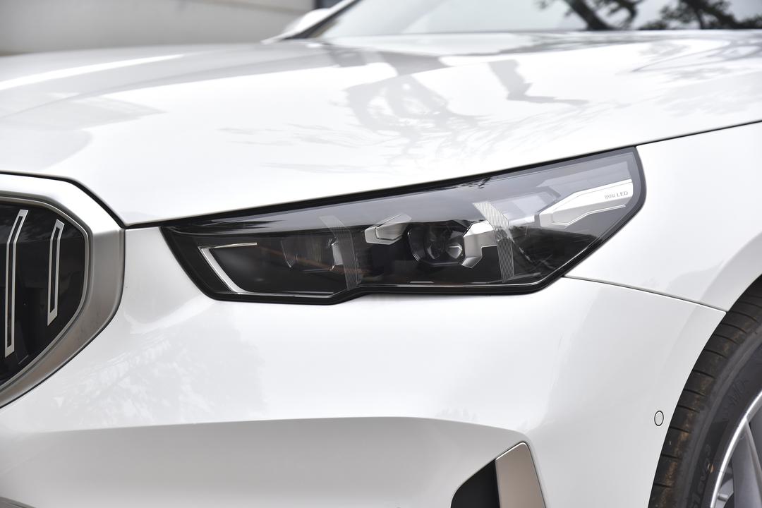 BMW 5 Series 2026, фото 12