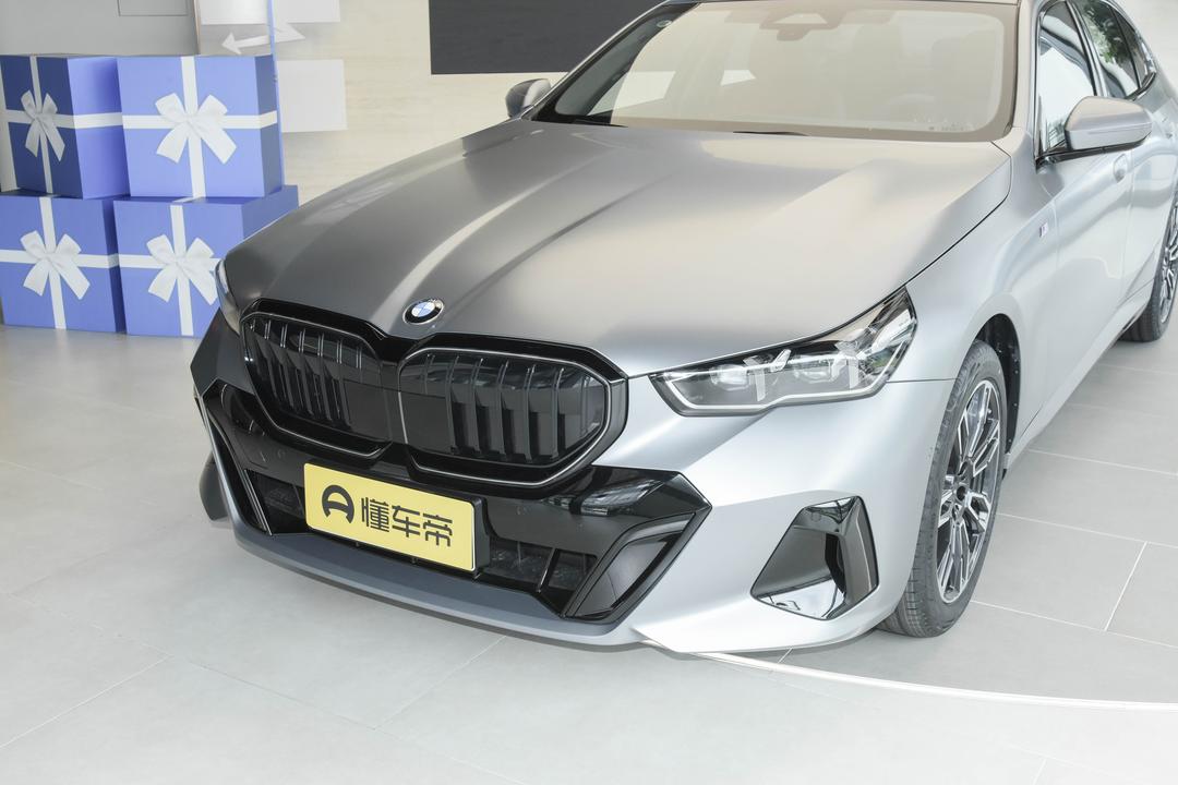 BMW 5 Series 2026, фото 9