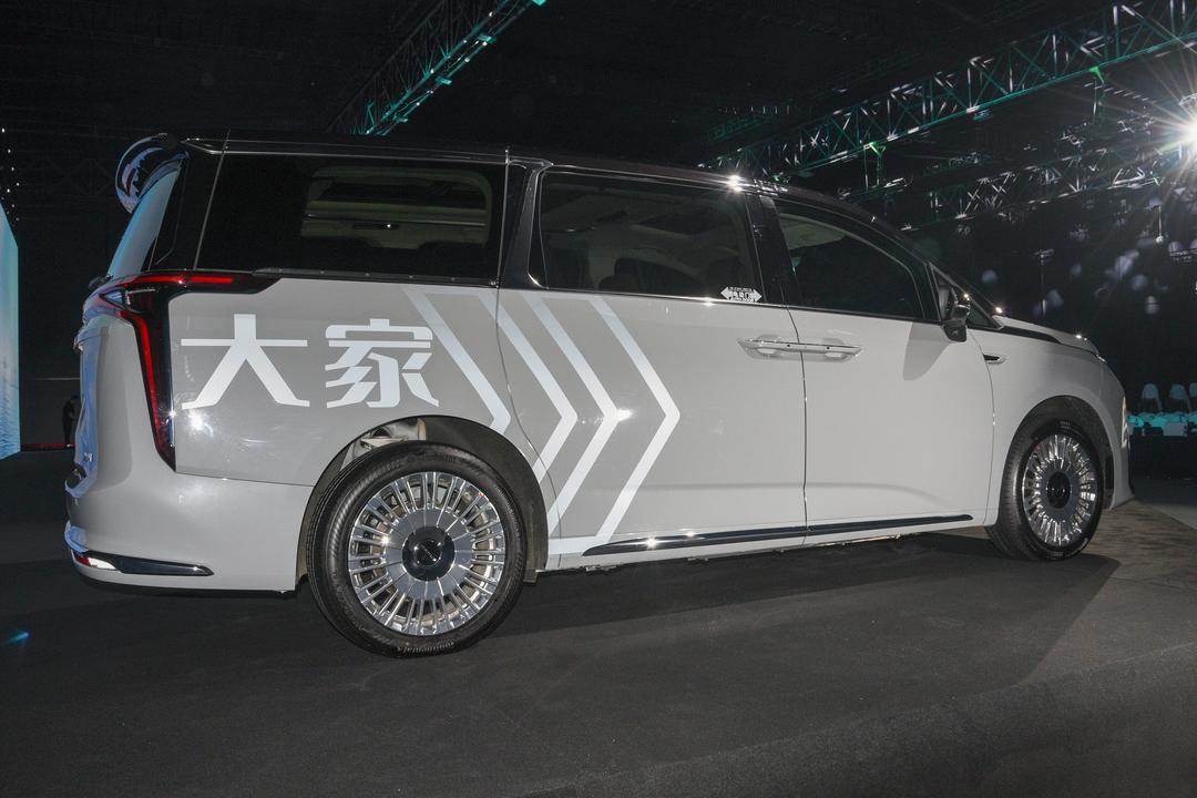 Maxus Mifa 9 EV 2026, фото 8