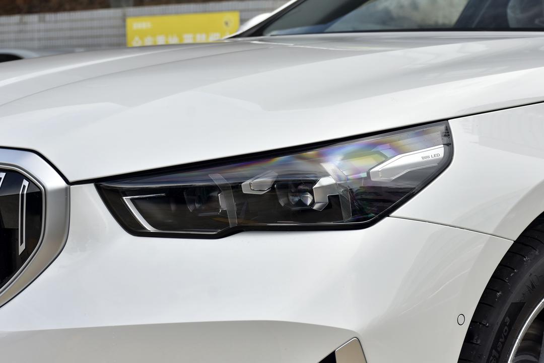 BMW 5 Series 2026, фото 13