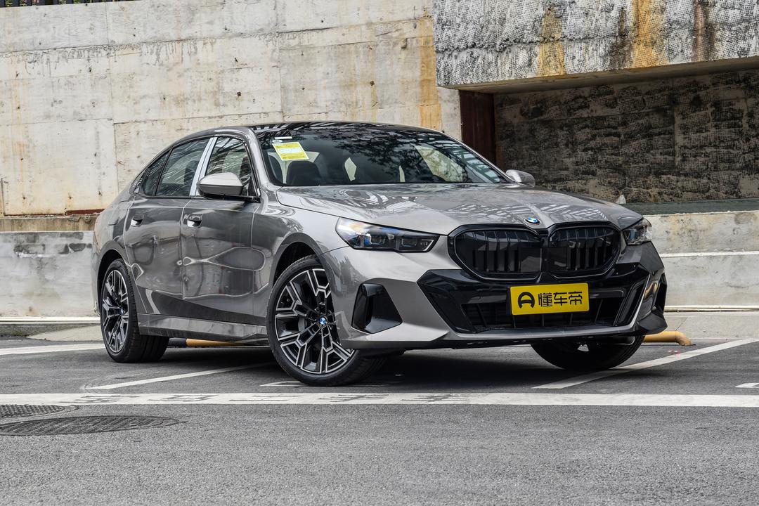 BMW 5 Series 2026, фото 3