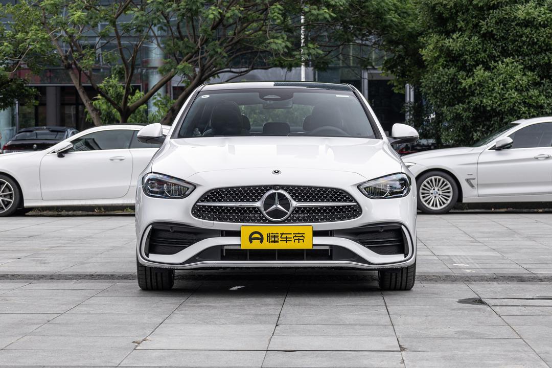Mercedes-Benz C-Class 2026, фото 2