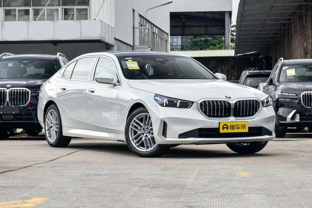 BMW 5 Series 2026, фото 3