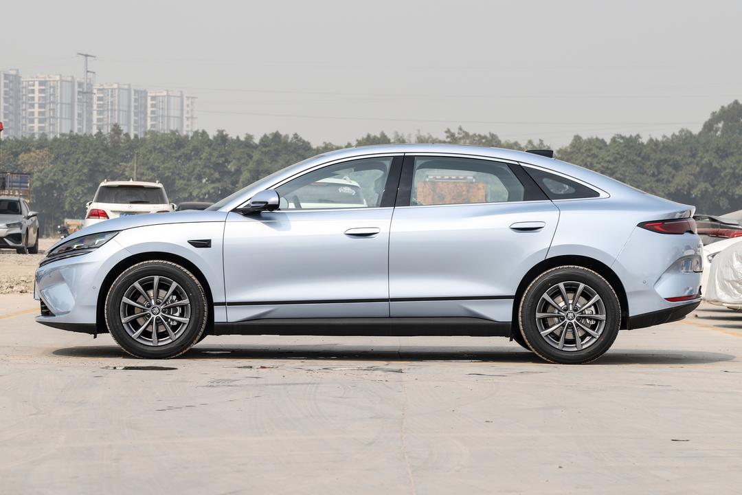 BYD Qin L EV 2026, фото 4