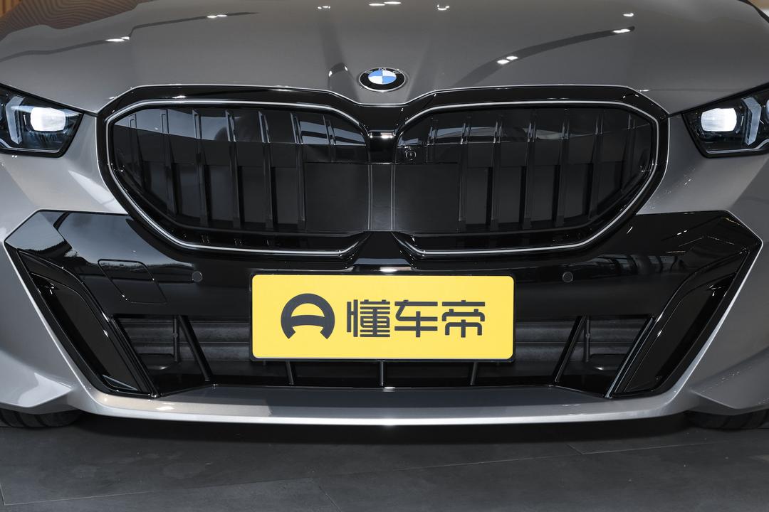 BMW 5 Series 2026, фото 10