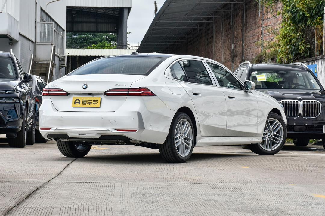 BMW 5 Series 2026, фото 7