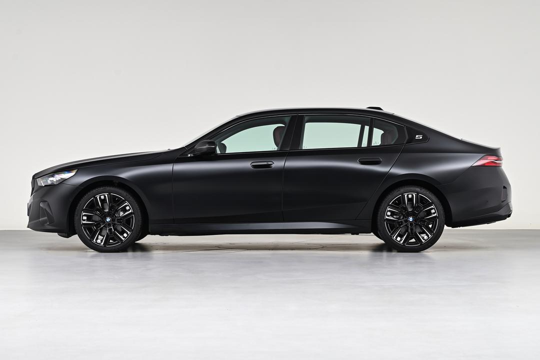 BMW 5 Series 2026, фото 4