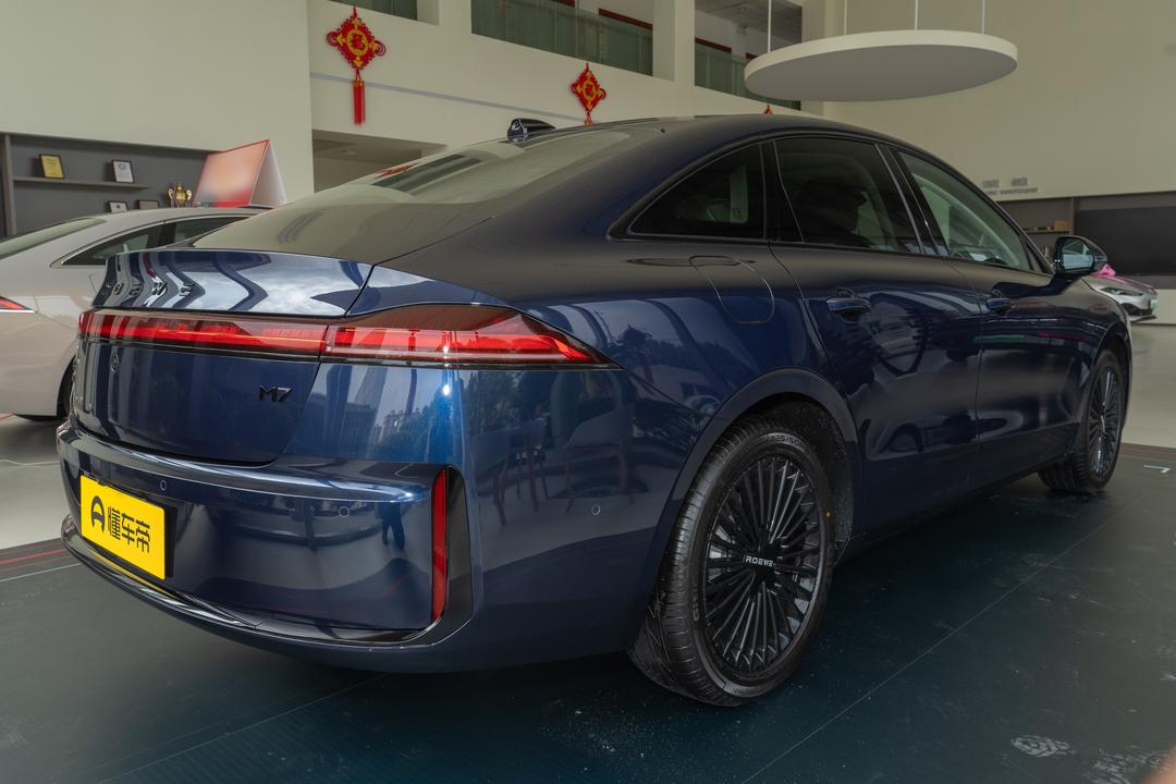 Roewe M7 DMH 2026, фото 7