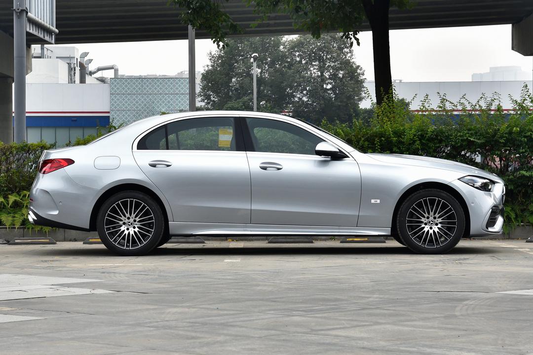 Mercedes-Benz C-Class 2026, фото 8