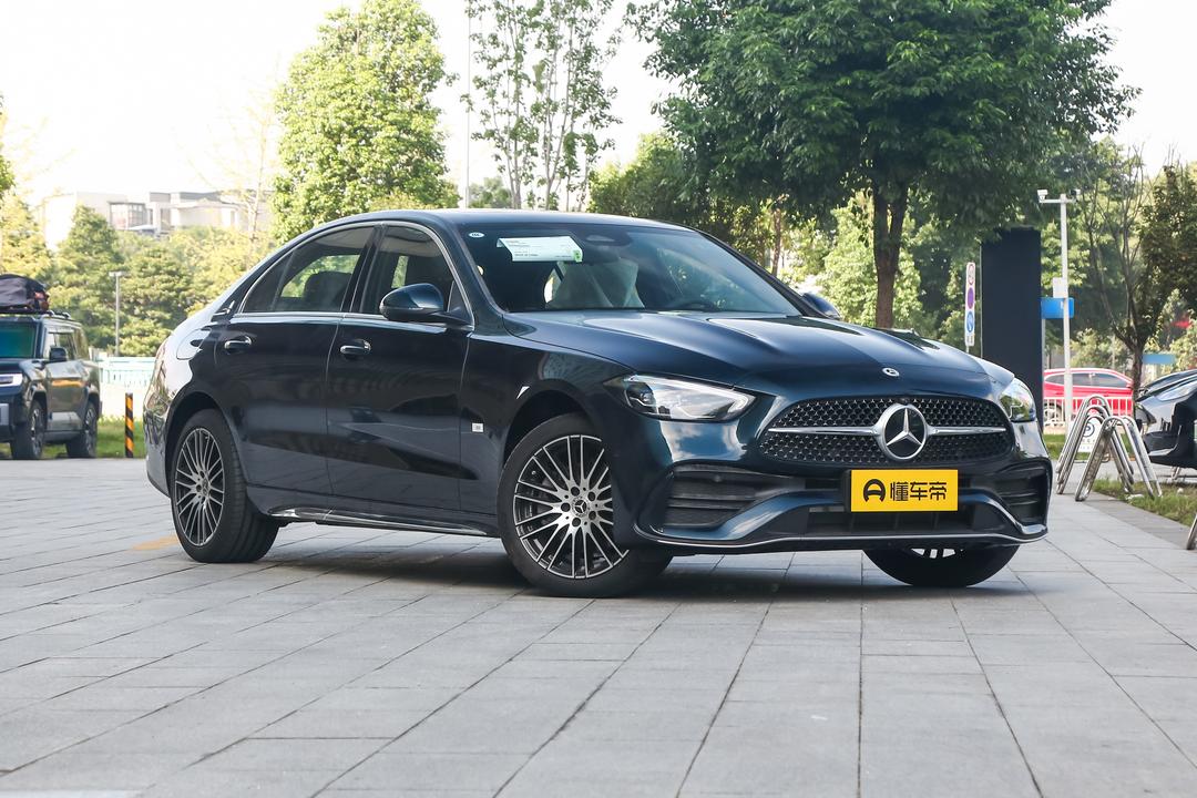 Mercedes-Benz C-Class 2026, фото 3