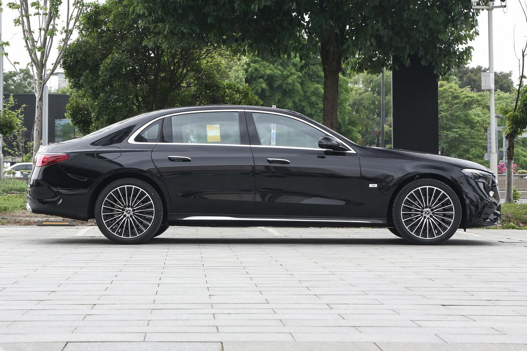 Mercedes-Benz E-Class 2026, фото 8