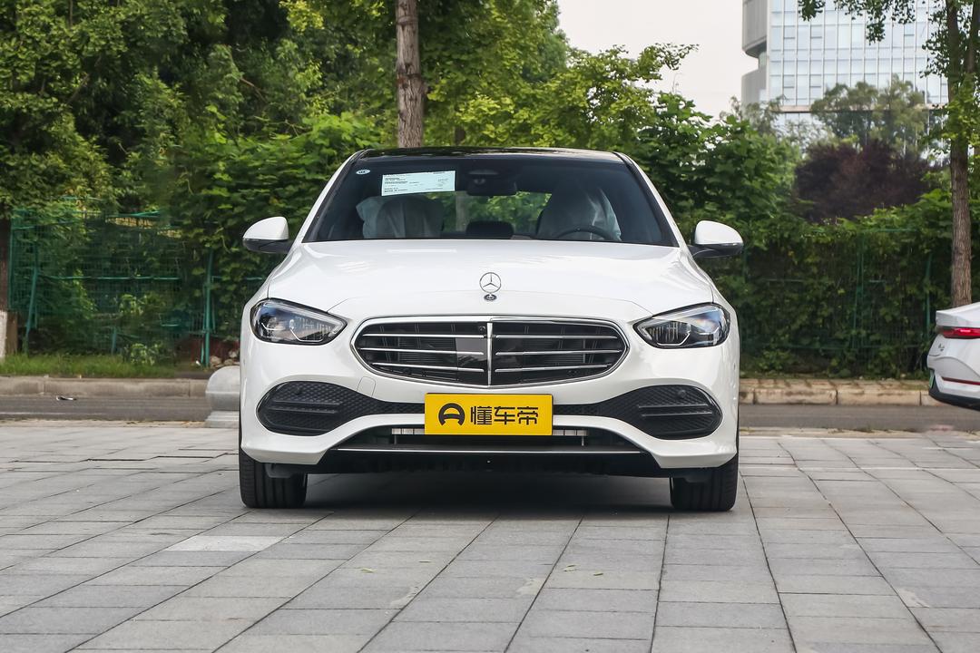 Mercedes-Benz C-Class 2026, фото 2