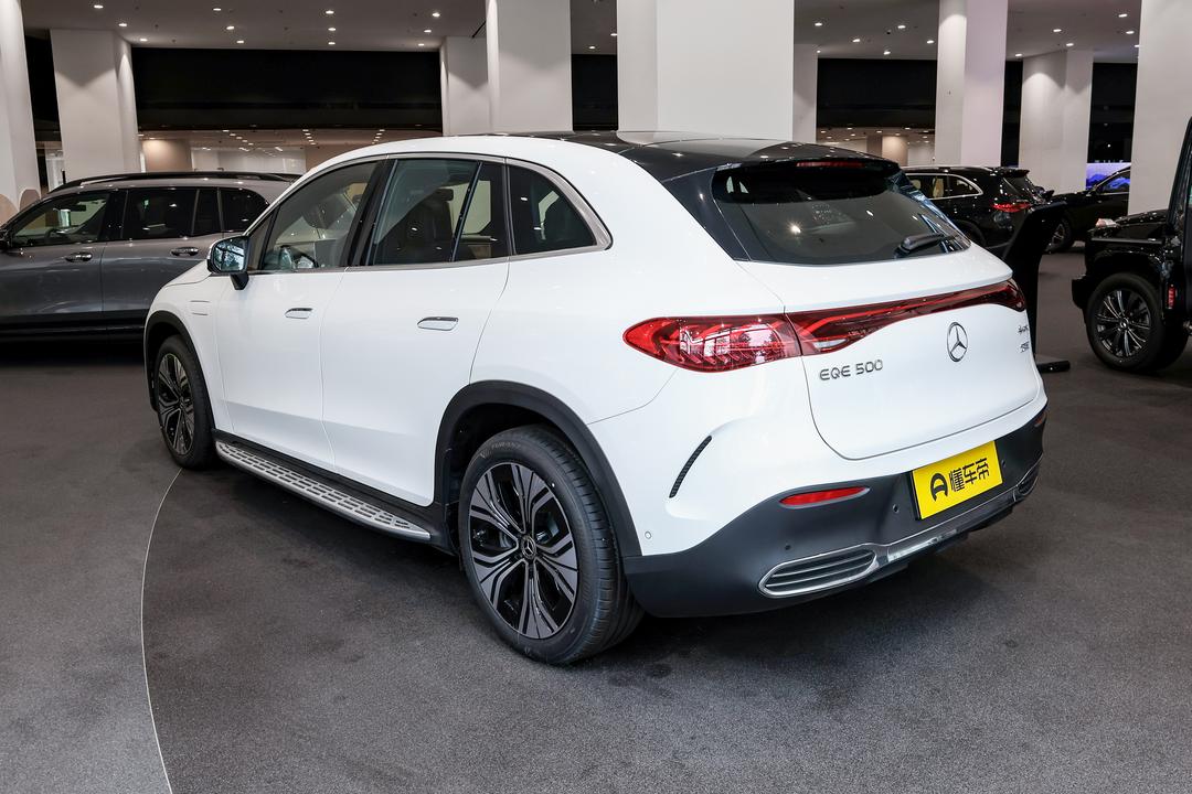 Mercedes-Benz EQE SUV 2026, фото 5