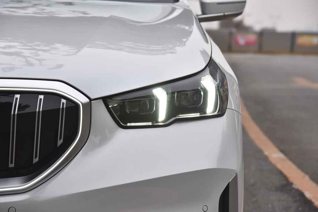 BMW 5 Series 2026, фото 11